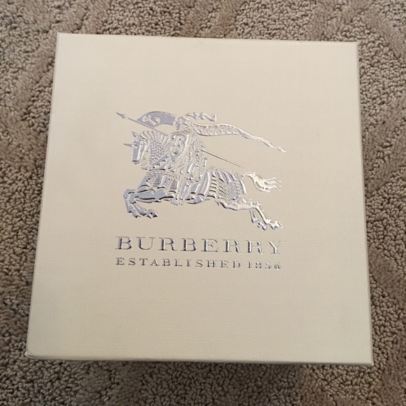 Burberry watch - Picture 2 of 8